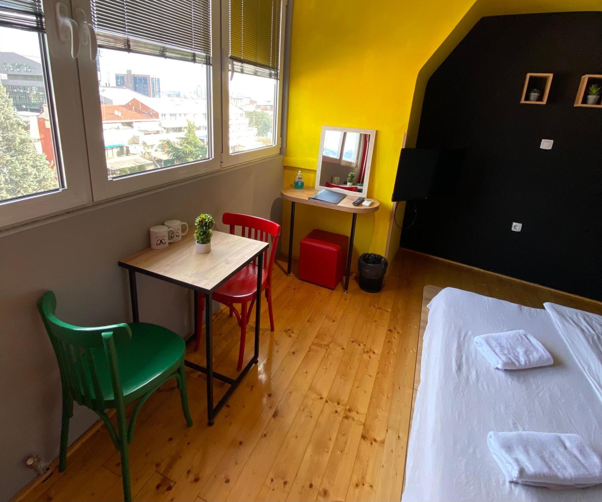 Mickitos Urban Hostel Escópia Quarto foto